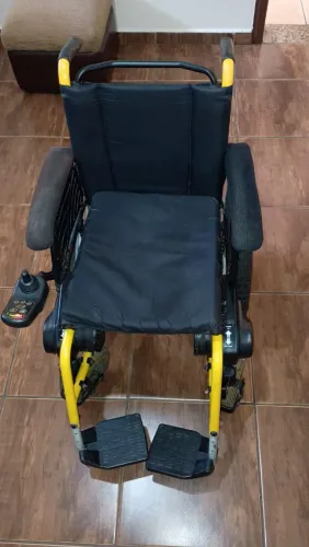 Cadeira de rodas motorizada