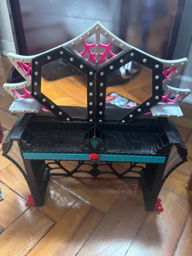 Penteadeira monster high