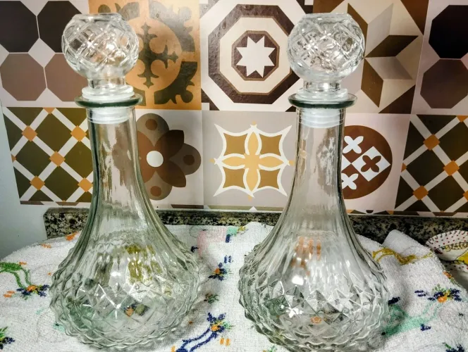 Duas jarras de licor 