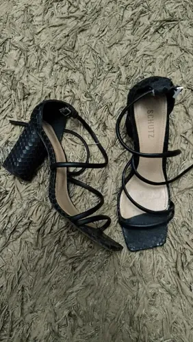 Sandália Schultz 38 usada apenas uma vez 