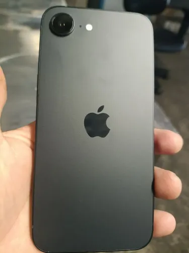 IPHONE 17E COM TRÊS DIAS DE USO