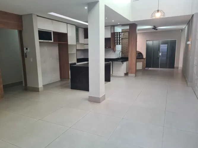 Casa ampla no Jardim América, moderna e pronta para morar em excelente localização