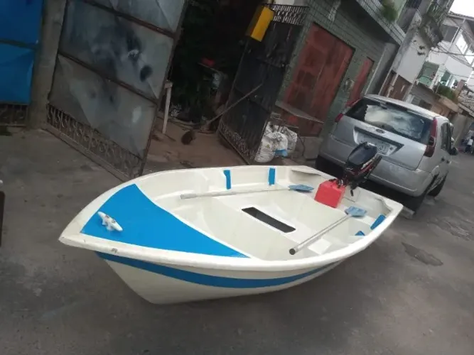 VENDE-SE BARCO DE FIBRA 3,5M COM MOTOR MERCURY 5.0 NOVO, REMO E TANQUE