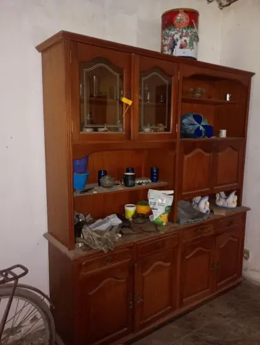 Ótima estante em perfeito está pra quem gosta de relíquia está aqui