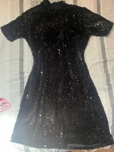 Vestido preto Costa meio nua