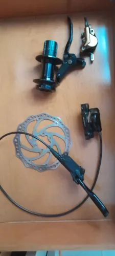 Vende-se kit freio mt 200 com disco freio dianteiro/traseiro e um cubo (não barulhento)