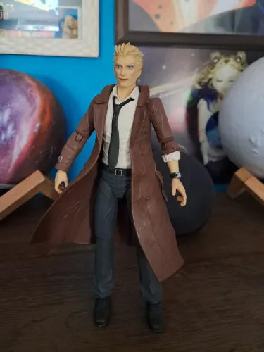 John Constantine DC Universe Classics Signature Collection