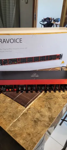 Pre amplificador behringer uv1