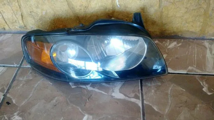Farol direito Nissan Sentra 2005 2006