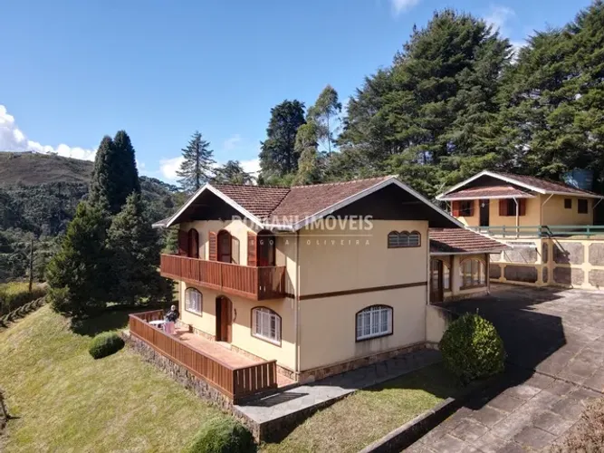 Casa com Amplo Terreno na Região de Descansópolis - Campos do Jordão/SP