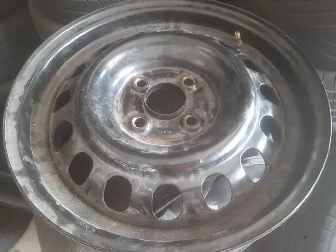 Roda aro 15 Toyota Etios preta original 4x100 