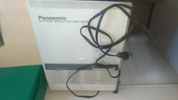 Central telefônica com 16 ramais, da Panasonic, com fonte, em bom estado.