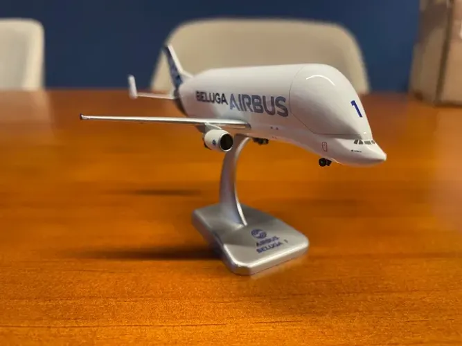 Miniatura airbus beluga A300-600ST raro hogan