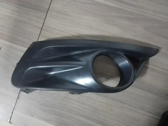 Moldura do Farol de Milha Direito Renault Fluence 2015 a 2017 261A20635R