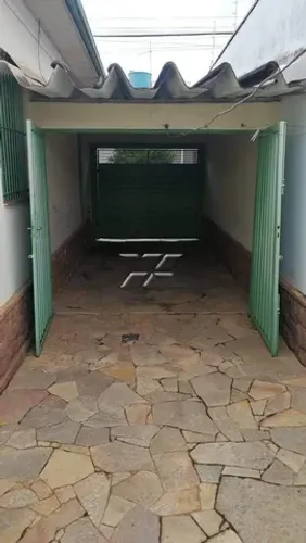 Casa à venda e locação com 02 quartos no Saúde