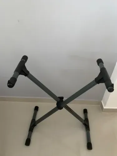 Mesa de apoio para teclado Metaline regulável 