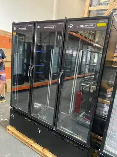 Expositor auto-serviço refrigerados 3 portas Refrimate! Total Black! Equipamento novo 