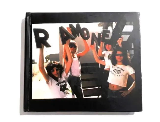 Livro Biográfico dos Ramones - Alto e Rápido