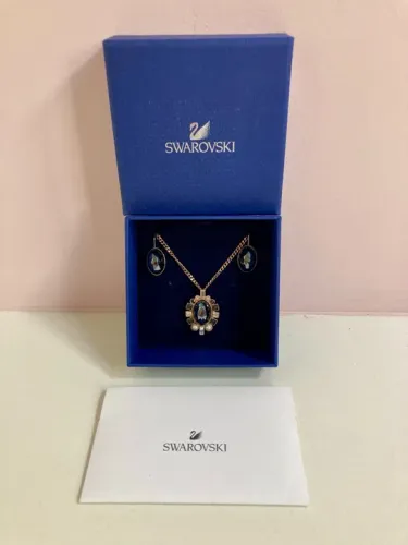 Conjunto Colar e Brincos Swarovski em Cristal Grafite e Banho Rosé Autênticos