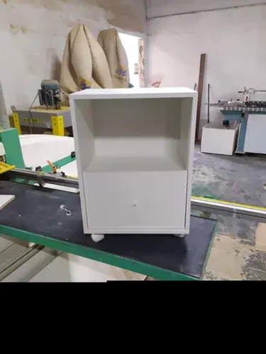 Mesinha cabeceira direto de fábrica 