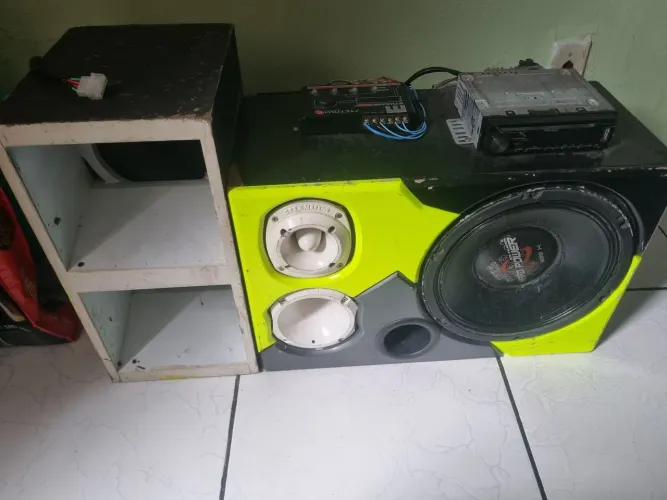 Caixa de som automotivo completa