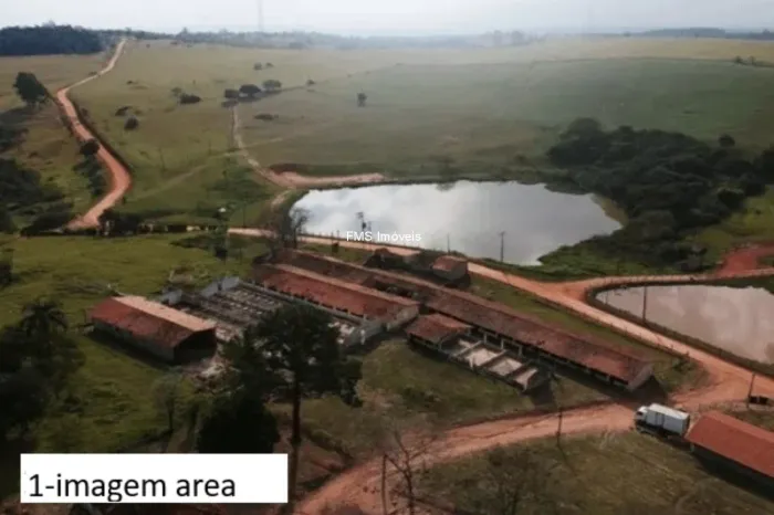 Sítio Comercial de Luxo com 4 Quartos e 2 Suítes - Jardim Paraíso II, Itu-SP - 16.600 m² d