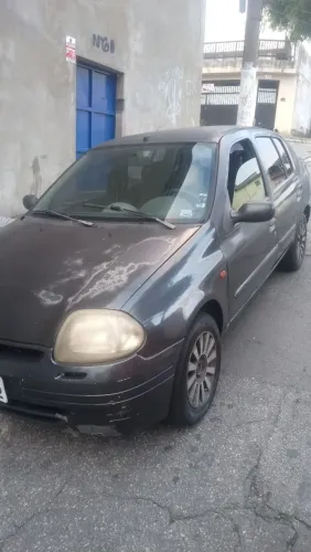 Clio sedan completo