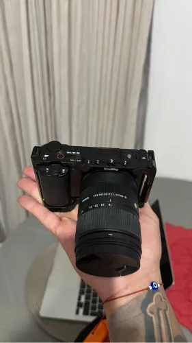 CÂMERA SONY ZVE10 + LENTE KIT 16-50mm