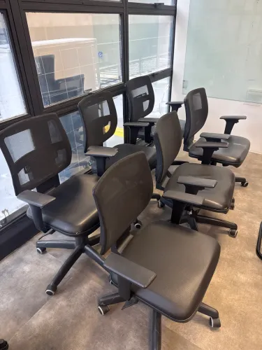 6 Cadeiras giratórias ergonômica com rodinhas Plaxmetal