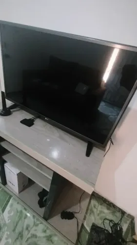 TV LED LG 32 + Rack + Conversor Streaming Roku