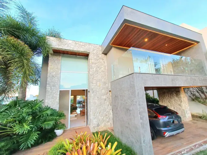 Casa de Luxo à Venda no Alphaville II Salvador | 5 Suítes | Porteira Fechada | Jardim 360°