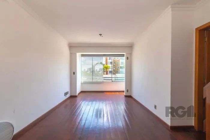 Apartamento cobertura para locação no bairro Mont Serrat com 156 m² e 2 dormitórios.