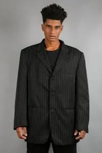 Blazer Preto risca de giz longo empório colombo M