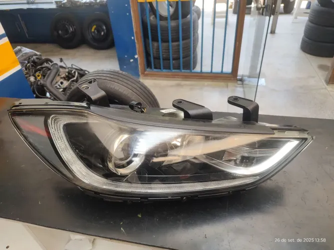 farol Elantra 2018 direito 