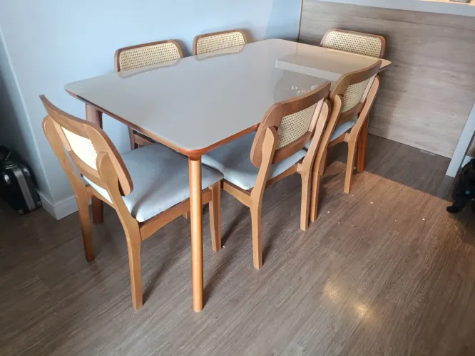 Mesa de Jantar em Madeira com 6 Cadeiras - 160x90 pés Aranha