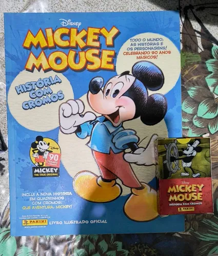 Livro Ilustrado Oficial Mickey Mouse com Cromos completo colado + cards