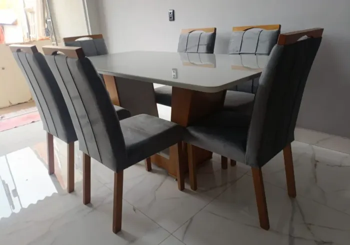 Mesa de jantar com 6 cadeiras em madeira 