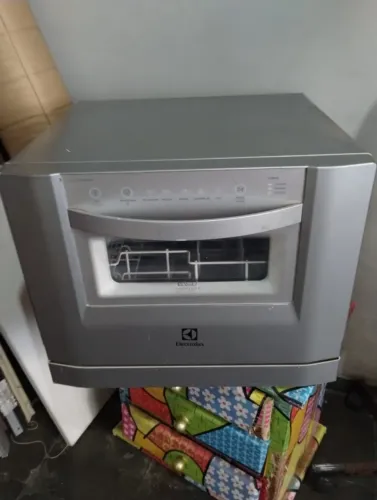 Lava-louças Electrolux compacta e eficiente