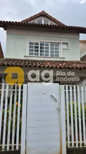Casa em Condomínio : Triplex / Residencial / Camorim