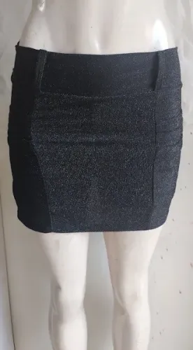 Short Saia preto com brilhos