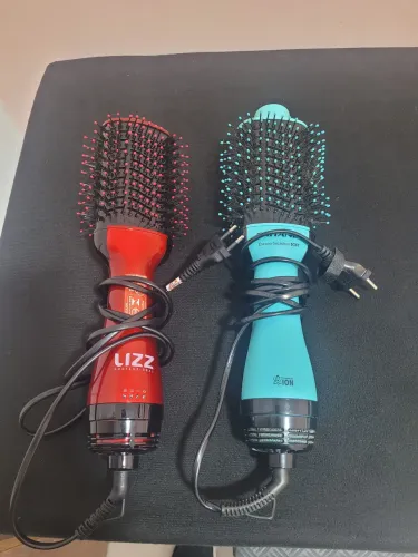 Vendo 2 escovas alisadoras novas, R$ 150,00 cada uma.