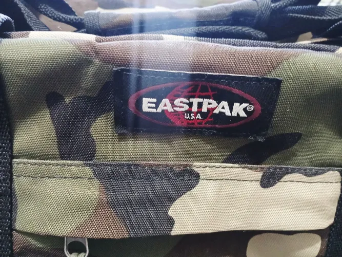 Bolsa green camouflage 36 litros Eastpak USA Original!