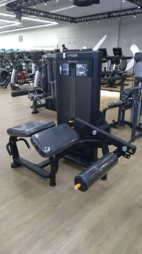 Prone Leg Curl (Flexora Deitada) Linha Resolute Series marca PRECOR