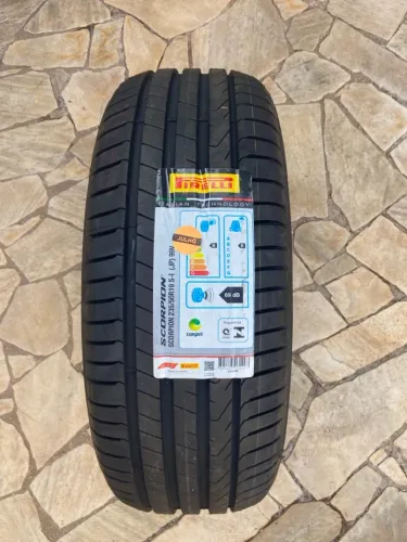 Pneu Pirelli Scorpion 235/50R19