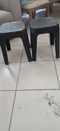Banco plástico reforçado. 2 unidades