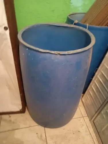 Tambor de água azul 200L