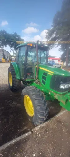 trator agricola cabinado marca john deere modelo 6100j ano 2022 