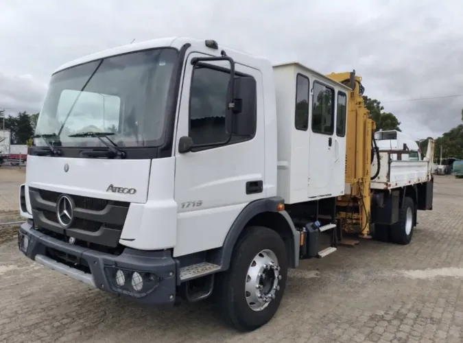 MB Atego 1719 ano 2021, 4x2, com Munck, cabine auxiliar e carroceria 