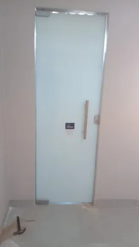 Porta de Vidro Temperado com película para banheiro