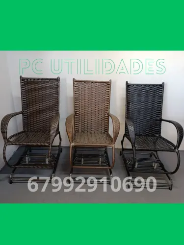 Cadeiras de Balanço em Fibra Sintética